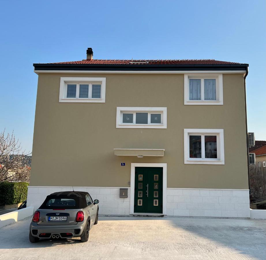 Vila Zrina - Apartmani Trogir Exterior photo