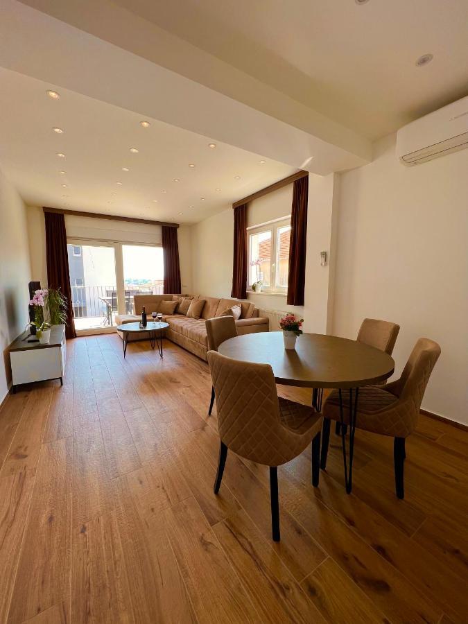 Vila Zrina - Apartmani Trogir Exterior photo