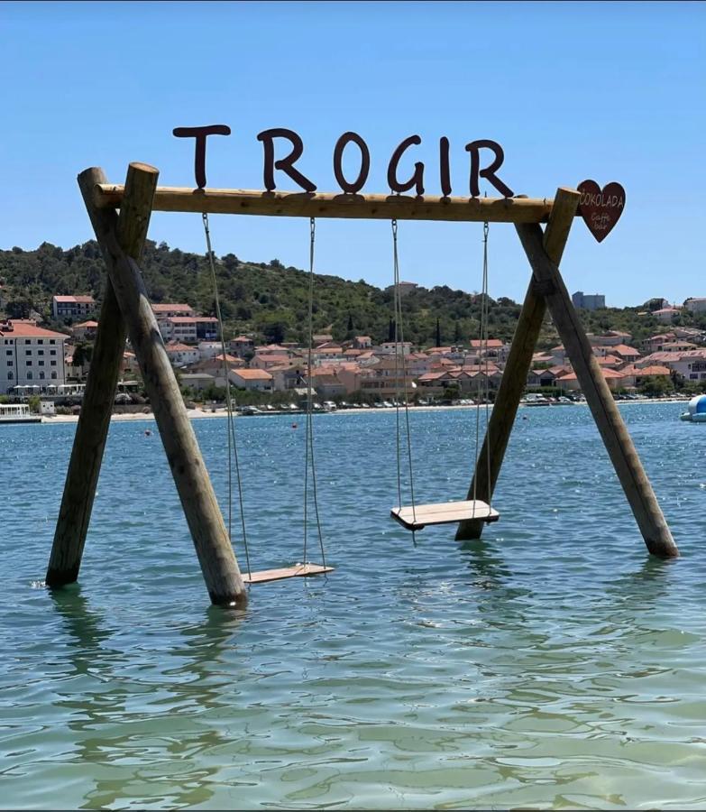 Vila Zrina - Apartmani Trogir Exterior photo