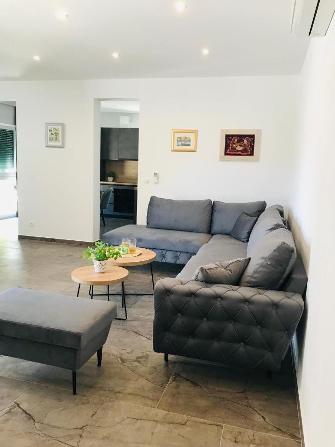 Vila Zrina - Apartmani Trogir Exterior photo