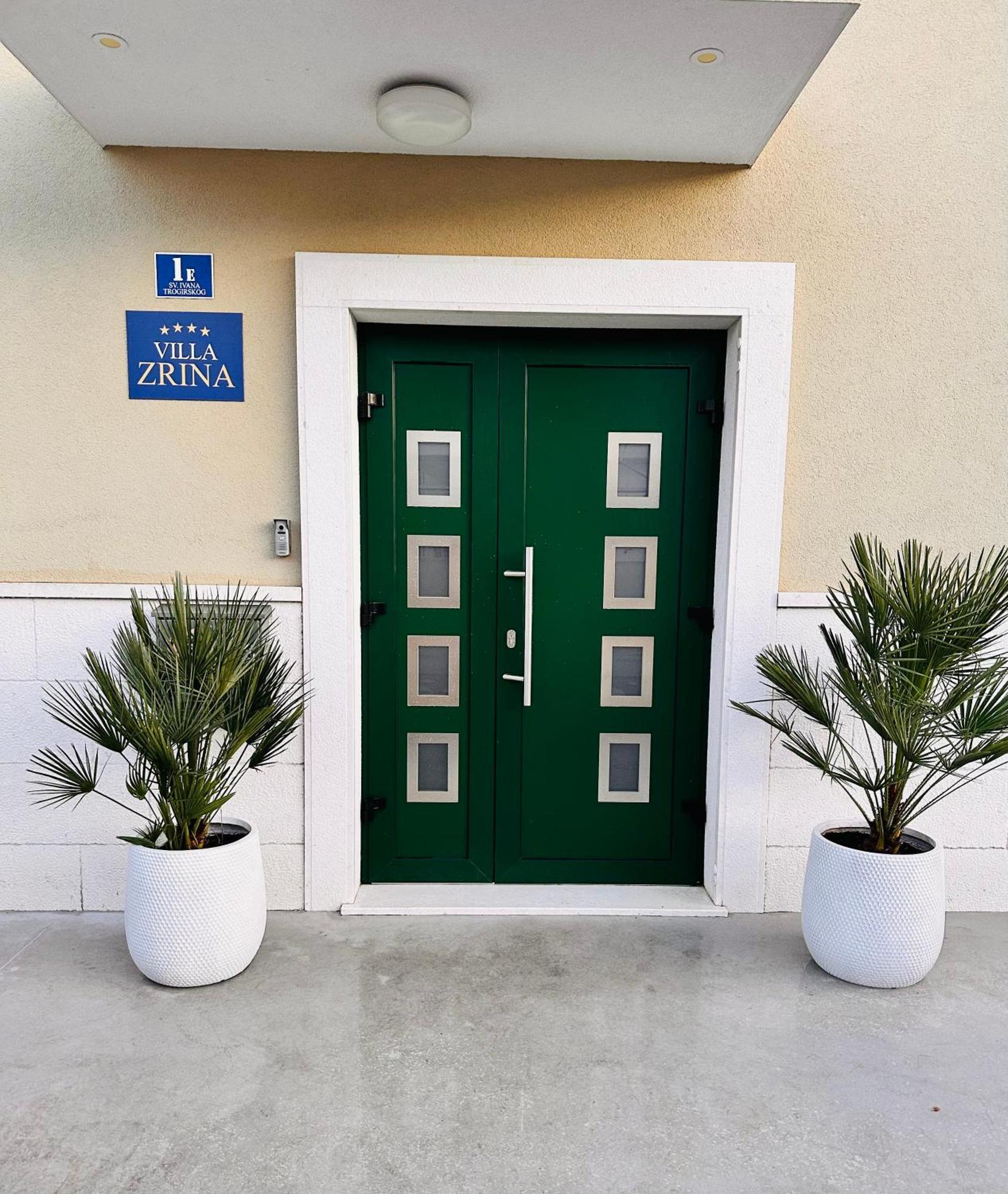 Vila Zrina - Apartmani Trogir Exterior photo